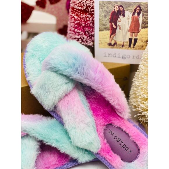 Women’s Slippers Size 8 IRRICKY Pastel Faux Fur Crossed Top - Picture 2 of 4